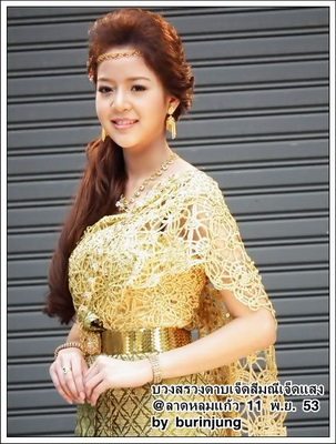 มาดูสาวๆในชุดไทยกันค่ะ