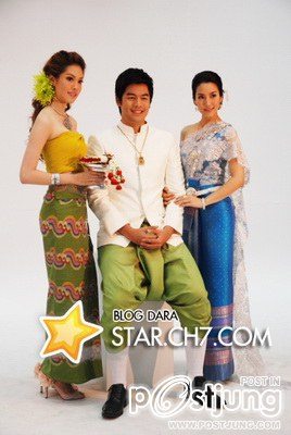 มาดูสาวๆในชุดไทยกันค่ะ