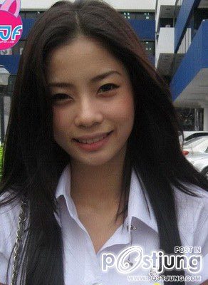 มาดูสาวๆในชุดนักศึกษากันค่ะ