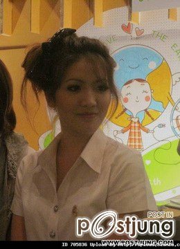 มาดูสาวๆในชุดนักศึกษากันค่ะ