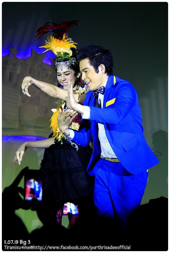 ชมพู่ - ปอ โชว์สเต็ปเรียกน้ำย่อย "ต้มยำลำซิ่ง" ในงานเปิดบิ๊กวิกสาม