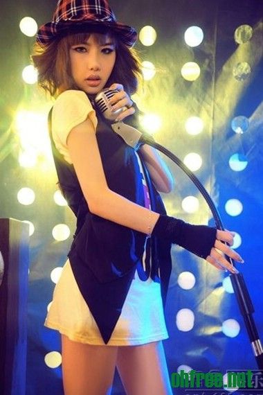 "หวังเป่ย" นักร้องสาวผู้เป็นที่รู้จักจากรายการประกวดนักร้อง Super Girl ได้เสียชีวิตลง ระหว่างเข้ารับ