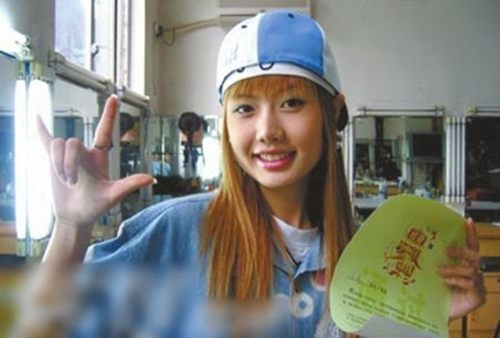 "หวังเป่ย" นักร้องสาวผู้เป็นที่รู้จักจากรายการประกวดนักร้อง Super Girl ได้เสียชีวิตลง ระหว่างเข้ารับ