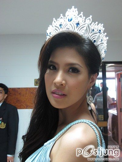 เชิญถ้วยรางวัลที่สนามราชตฤณมัย(สนามม้านางเลิ้ง)