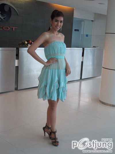 เชิญถ้วยรางวัลที่สนามราชตฤณมัย(สนามม้านางเลิ้ง)