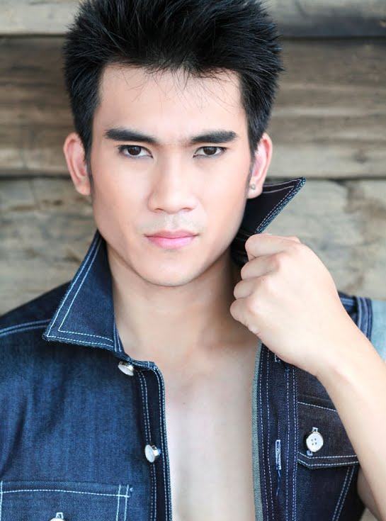 หล่อ เนื้อแน่น หุ่นเป๊ะ  !