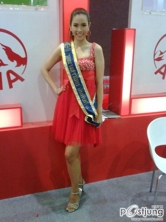 น้องๆๆร่วมงาน money Expo 2011