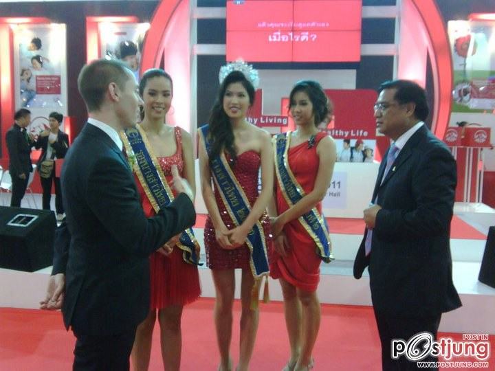 น้องๆๆร่วมงาน money Expo 2011