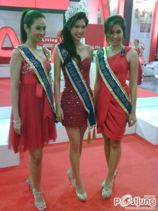 น้องๆๆร่วมงาน money Expo 2011