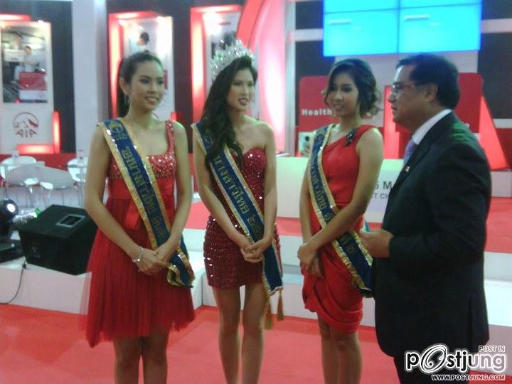 น้องๆๆร่วมงาน money Expo 2011