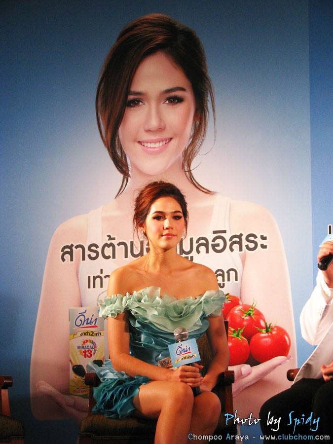 ชมพู่ อารยา ในงานแถลงข่าวเปิดตัว DNA งาดำ
