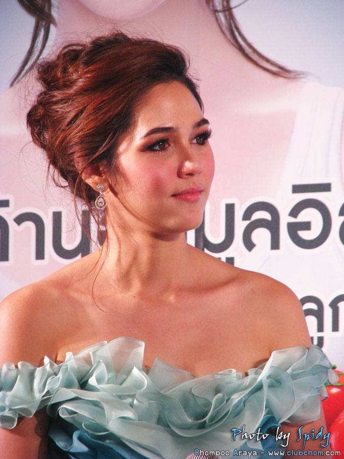 ชมพู่ อารยา ในงานแถลงข่าวเปิดตัว DNA งาดำ