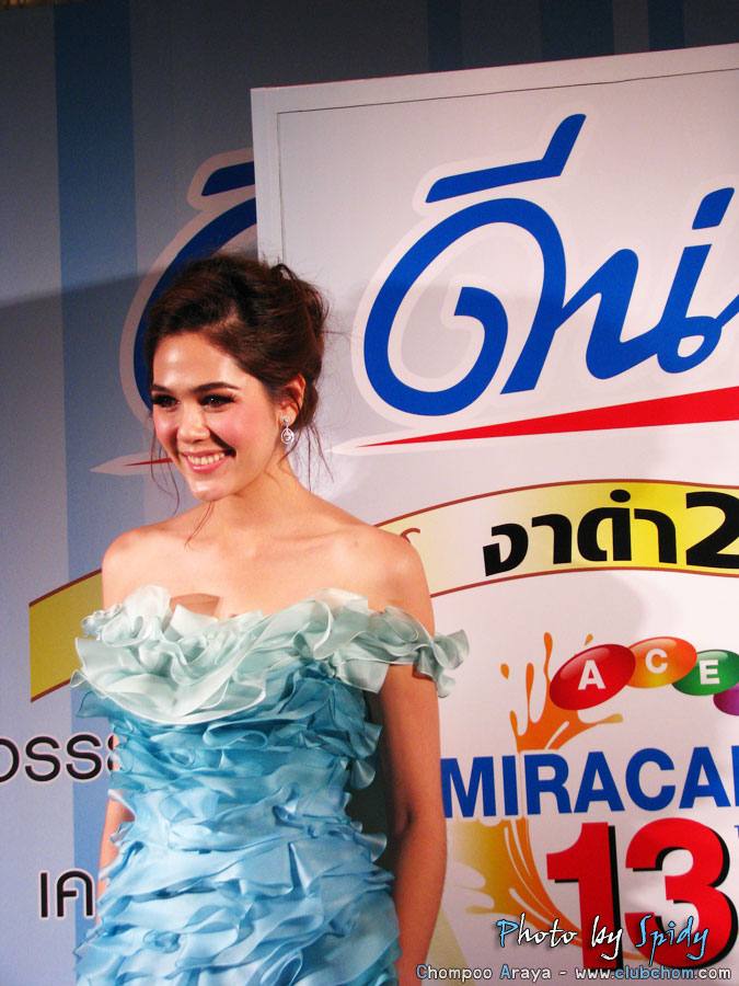 ชมพู่ อารยา ในงานแถลงข่าวเปิดตัว DNA งาดำ