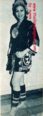 ปี1972 ชุดนี้ได้ดัดแปลงมาจากชุดของชาวเขา