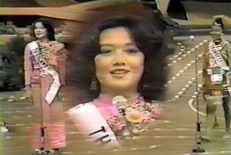 ปี1979 มาในชุดไทยสีชมพู