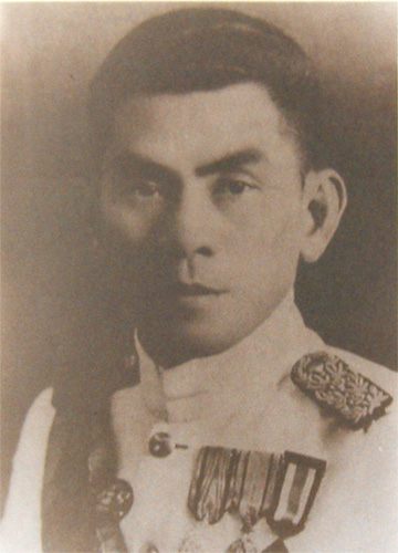 คนที่8  พลเรือตรีถวัลย์ ธำรงนาวาสวัสดิ์