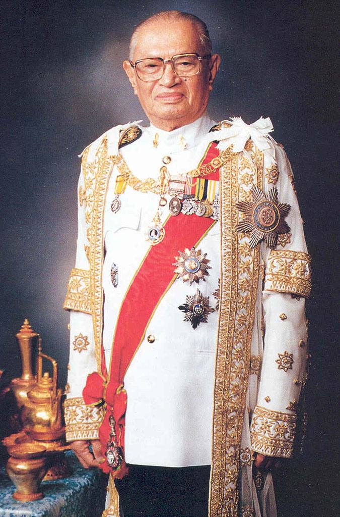คนที่12 นายสัญญา ธรรมศักดิ์