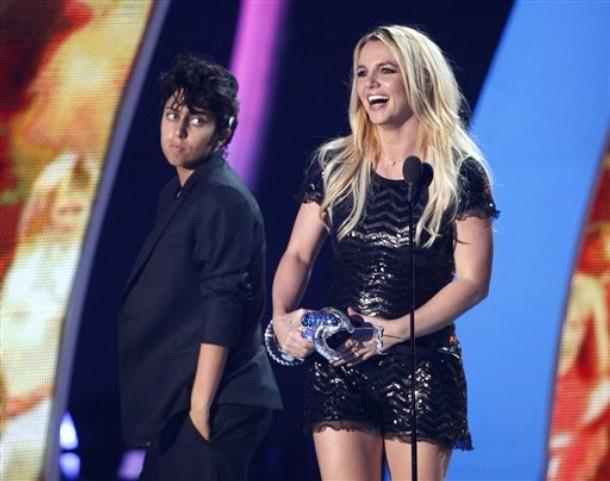 Britney Spears and  Lady Gaga 2011 MTV VMA's TRIBUTE