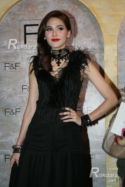 ชมพู่ อารยา ในชุดฟินนาเร่งานเปิดตัวออทัม วินเทอร์ 2011