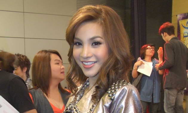 เกรซ นวกชมณ ชื้นครองธรรม