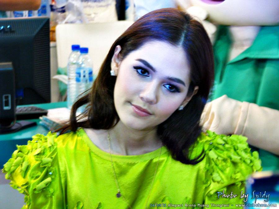 ชมพู่ อารยา ในงานสัปดาห์ประกันภัย