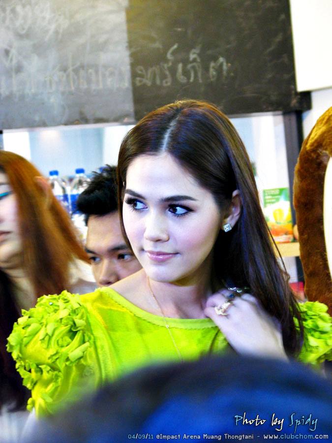 ชมพู่ อารยา ในงานสัปดาห์ประกันภัย