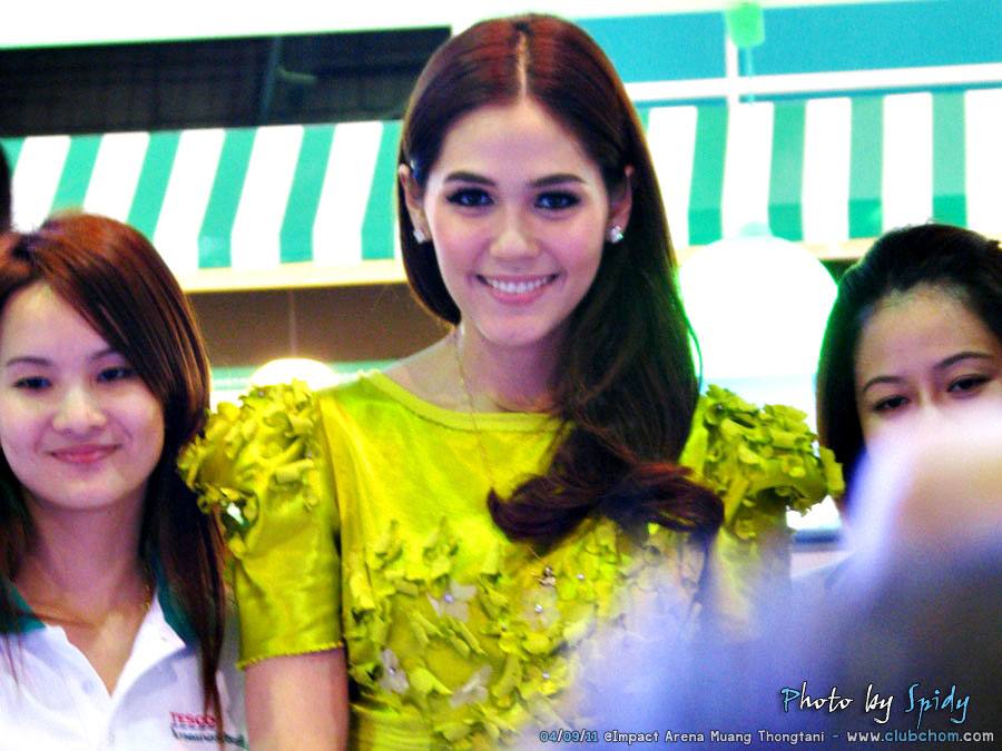 ชมพู่ อารยา ในงานสัปดาห์ประกันภัย