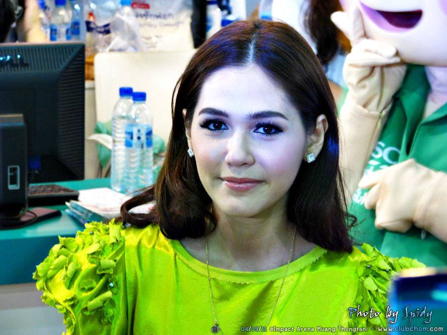 ชมพู่ อารยา ในงานสัปดาห์ประกันภัย
