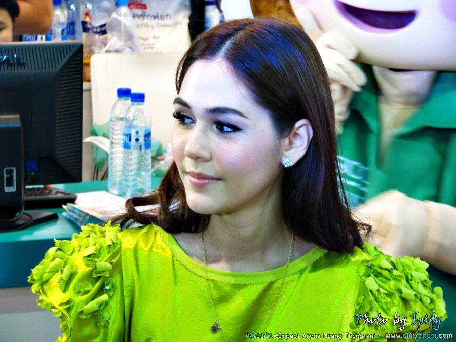 ชมพู่ อารยา ในงานสัปดาห์ประกันภัย