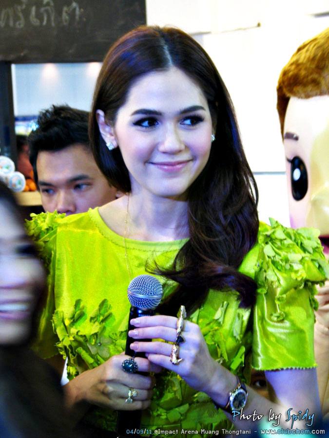 ชมพู่ อารยา ในงานสัปดาห์ประกันภัย