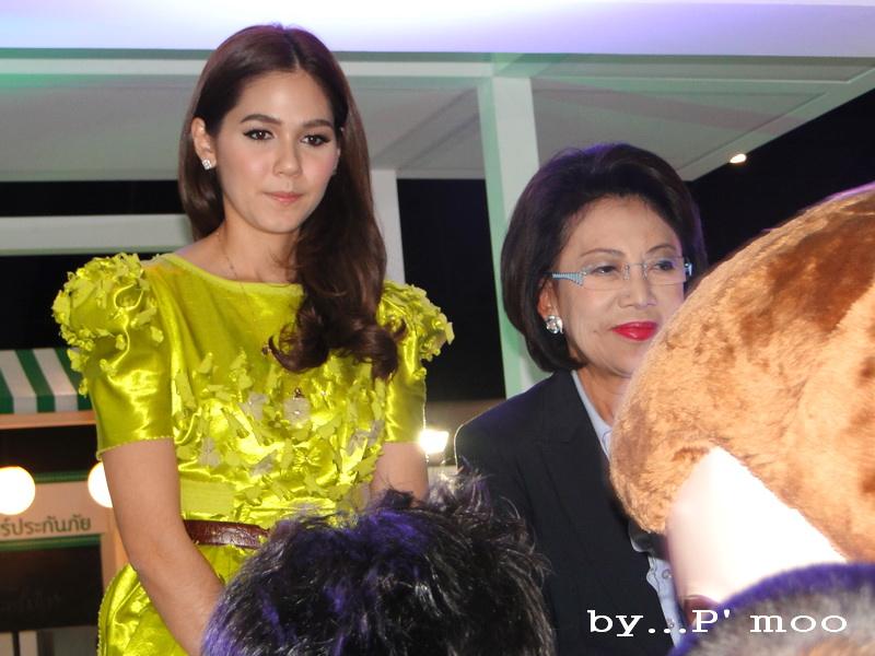 ชมพู่ อารยา ในงานสัปดาห์ประกันภัย