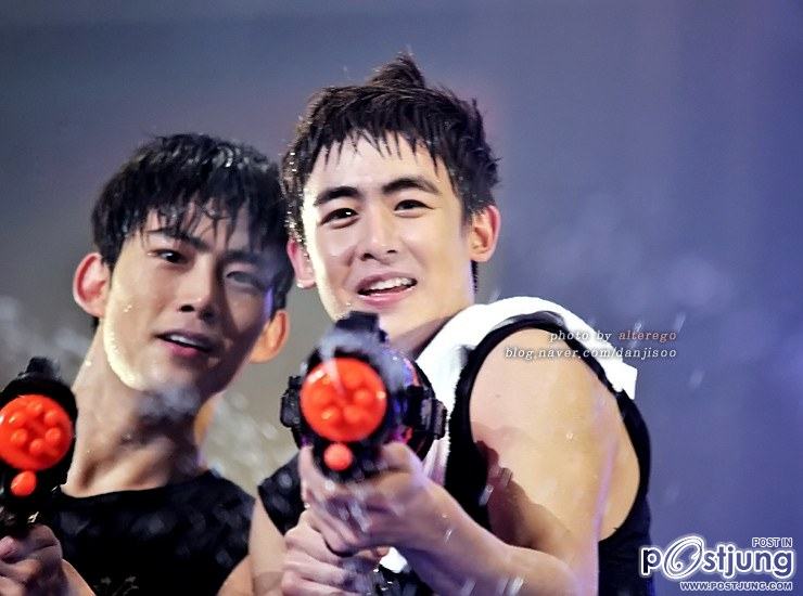 NICHKHUN   เปียกน้ำ  น่ารัก ๆ