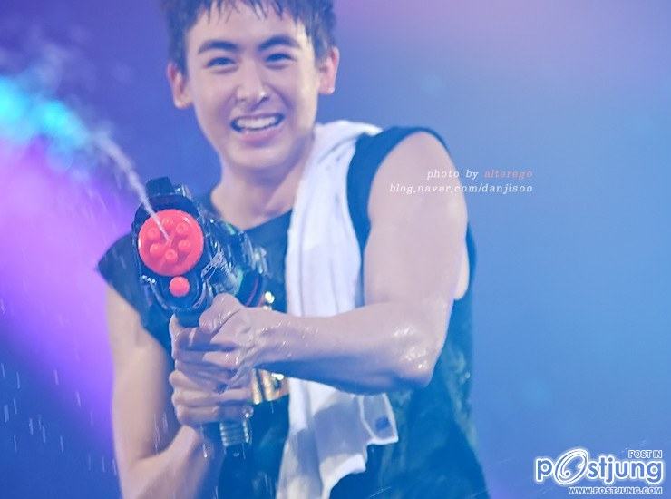NICHKHUN   เปียกน้ำ  น่ารัก ๆ
