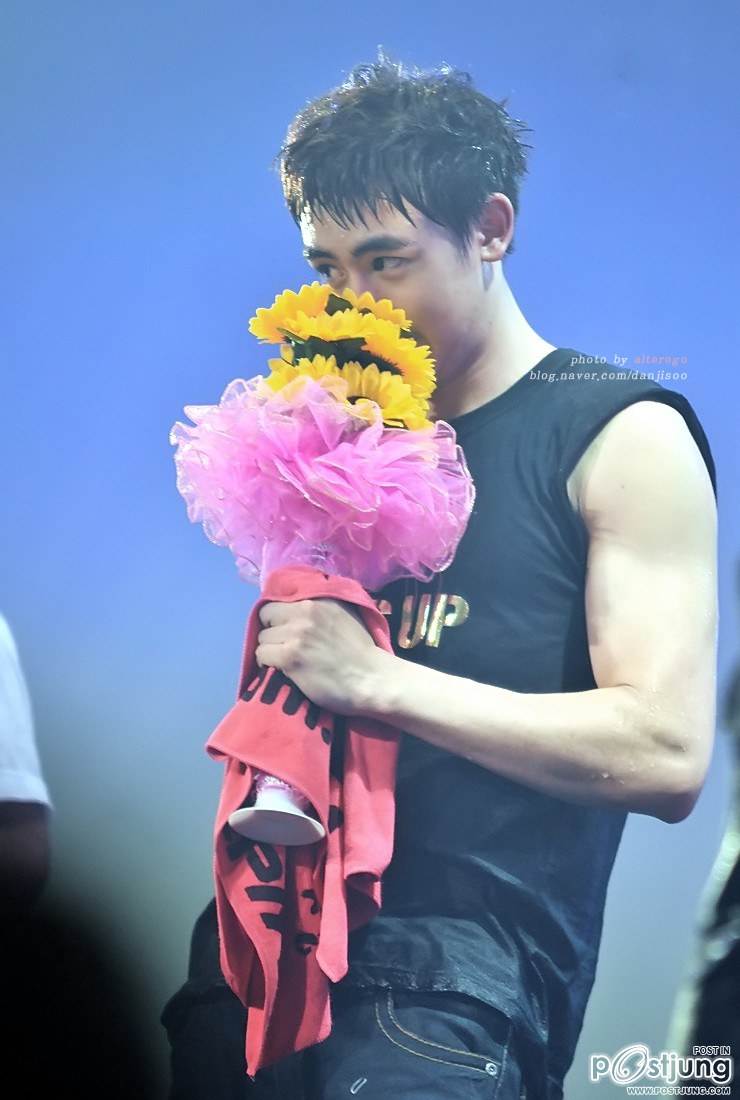 NICHKHUN   เปียกน้ำ  น่ารัก ๆ
