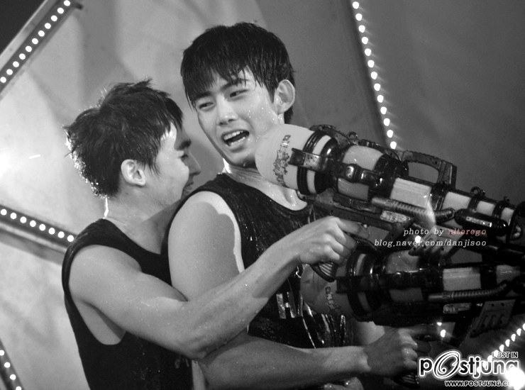 NICHKHUN   เปียกน้ำ  น่ารัก ๆ