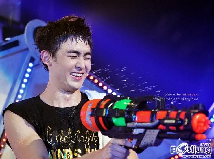 NICHKHUN   เปียกน้ำ  น่ารัก ๆ
