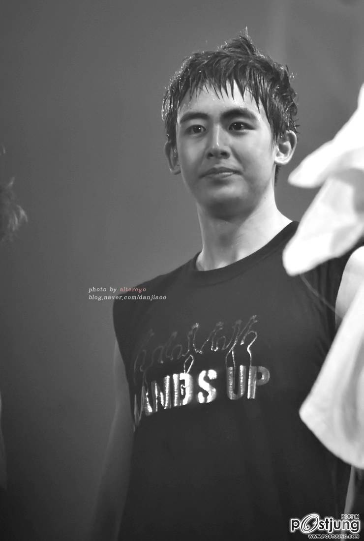 NICHKHUN   เปียกน้ำ  น่ารัก ๆ