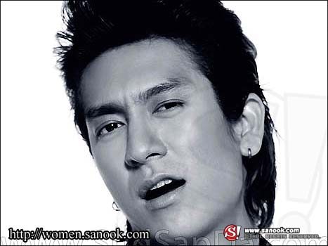 แฟนพี่ติ๊กเตรียมเฮ!!! พี่ติ๊ก เจษฎาภรณ์ แย้มมาว่าปลายปีนี้อาจมีผลงานให้เราดู ^^