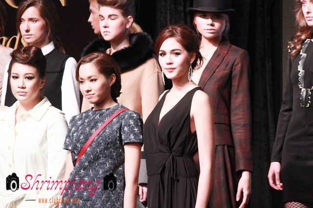 ชมพู่ อารยา ในงานแฟชั่นโชว์ World Fashion & Luxury trends Autumn/Winter 2011