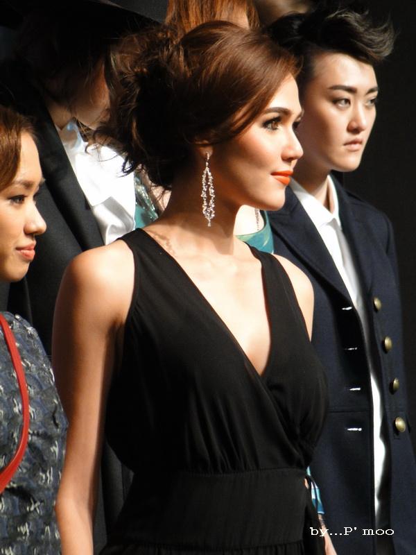 ชมพู่ อารยา ในงานแฟชั่นโชว์ World Fashion & Luxury trends Autumn/Winter 2011