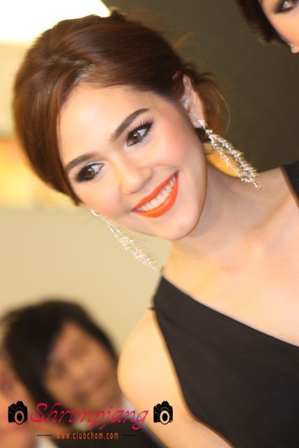 ชมพู่ อารยา ในงานแฟชั่นโชว์ World Fashion & Luxury trends Autumn/Winter 2011