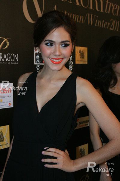 ชมพู่ อารยา ในงานแฟชั่นโชว์ World Fashion & Luxury trends Autumn/Winter 2011