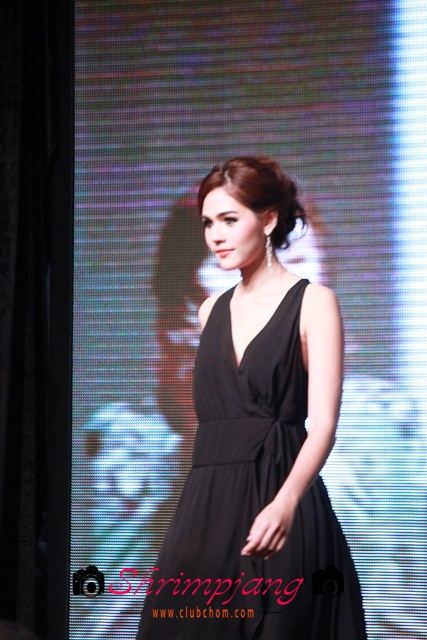 ชมพู่ อารยา ในงานแฟชั่นโชว์ World Fashion & Luxury trends Autumn/Winter 2011