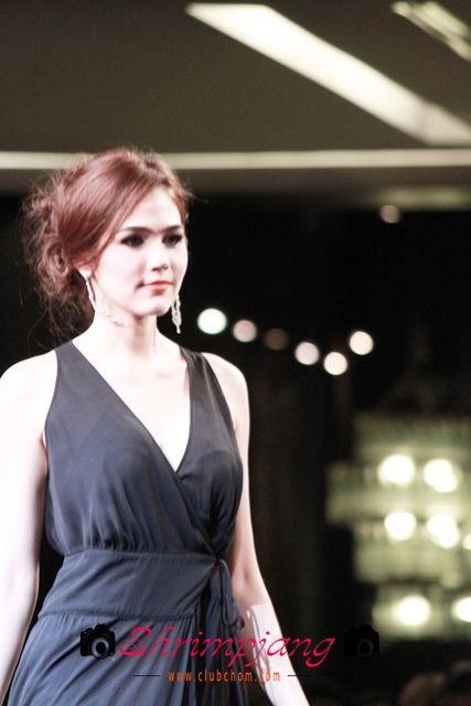 ชมพู่ อารยา ในงานแฟชั่นโชว์ World Fashion & Luxury trends Autumn/Winter 2011