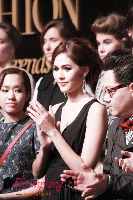 ชมพู่ อารยา ในงานแฟชั่นโชว์ World Fashion & Luxury trends Autumn/Winter 2011