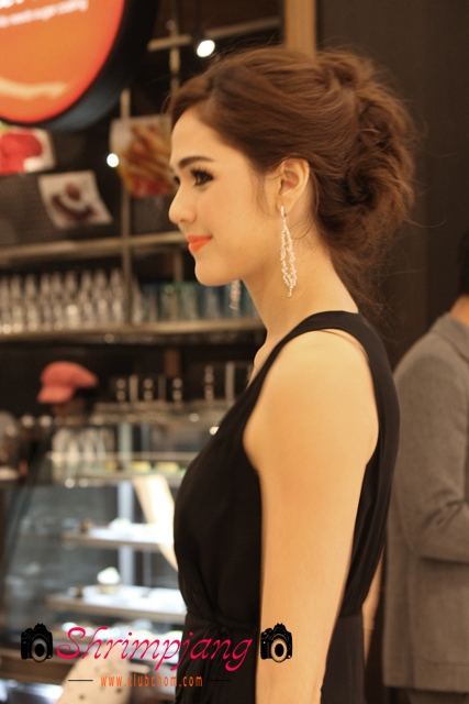 ชมพู่ อารยา ในงานแฟชั่นโชว์ World Fashion & Luxury trends Autumn/Winter 2011