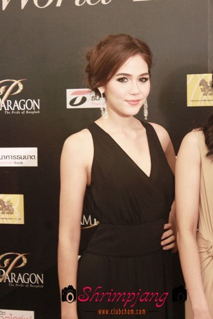 ชมพู่ อารยา ในงานแฟชั่นโชว์ World Fashion & Luxury trends Autumn/Winter 2011