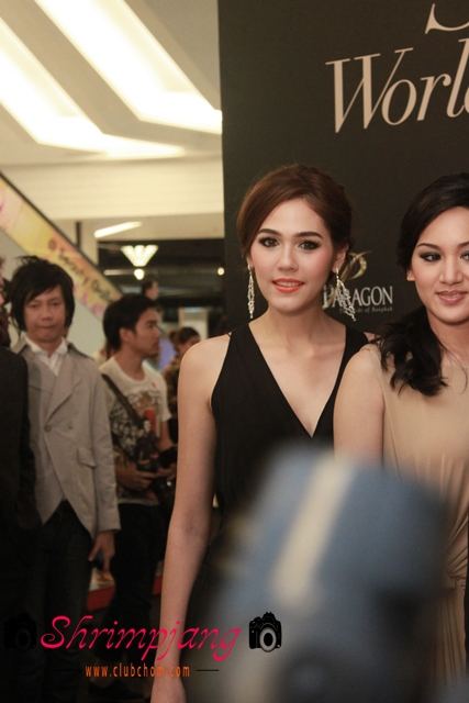 ชมพู่ อารยา ในงานแฟชั่นโชว์ World Fashion & Luxury trends Autumn/Winter 2011
