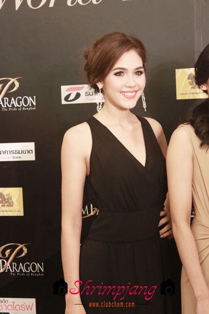 ชมพู่ อารยา ในงานแฟชั่นโชว์ World Fashion & Luxury trends Autumn/Winter 2011