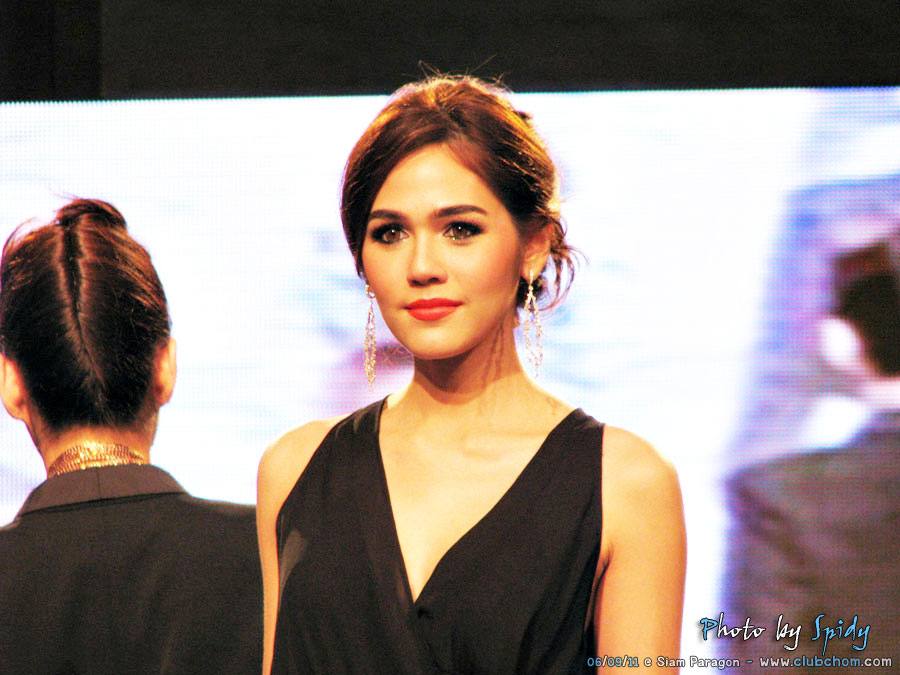 ชมพู่ อารยา ในงานแฟชั่นโชว์ World Fashion & Luxury trends Autumn/Winter 2011